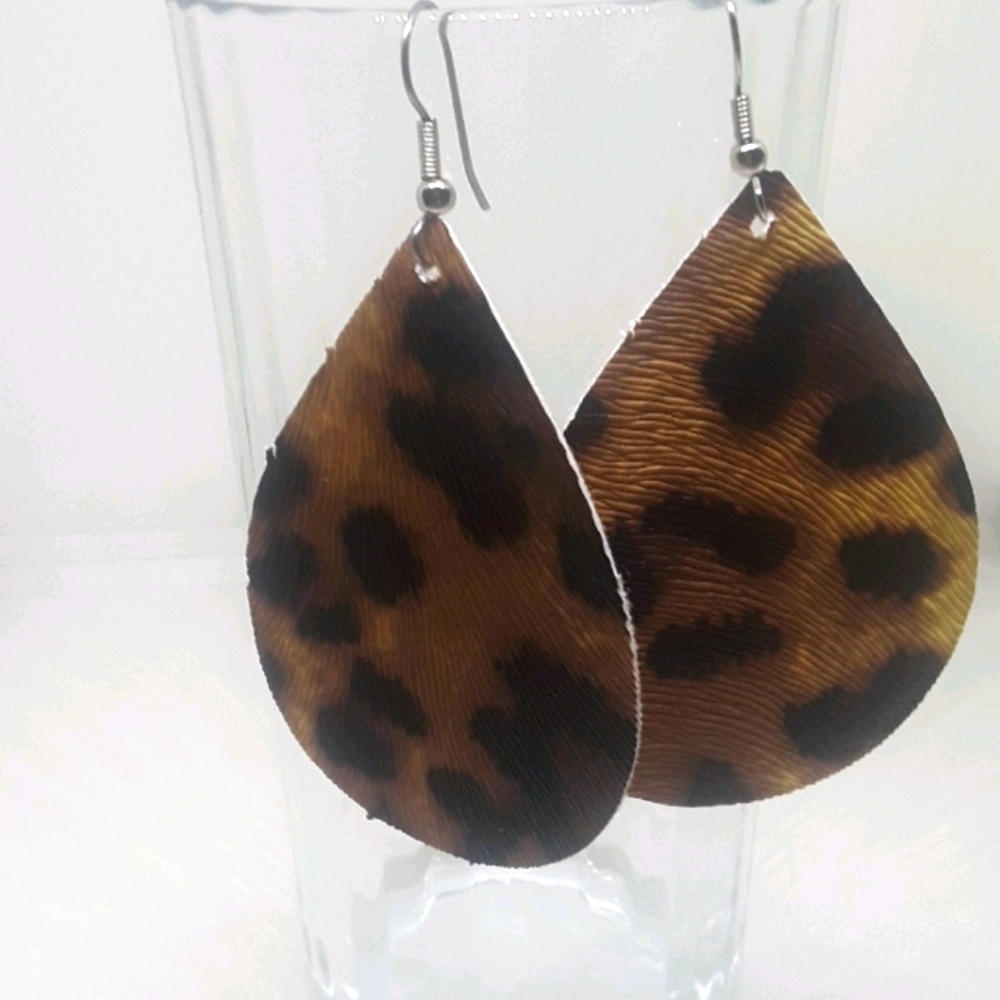 Leopard printed teardrop earrings